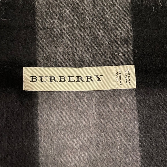 Burberry scarf - Picture 4 of 6